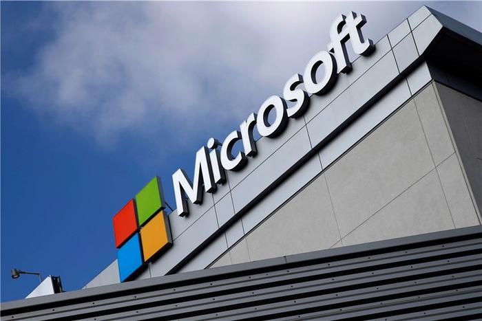 Microsoft's 400 Million Windows User Exodus: A Deep Dives